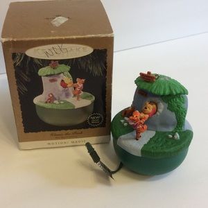 Hallmark Pooh Too Much Hunny Magic Motion Music